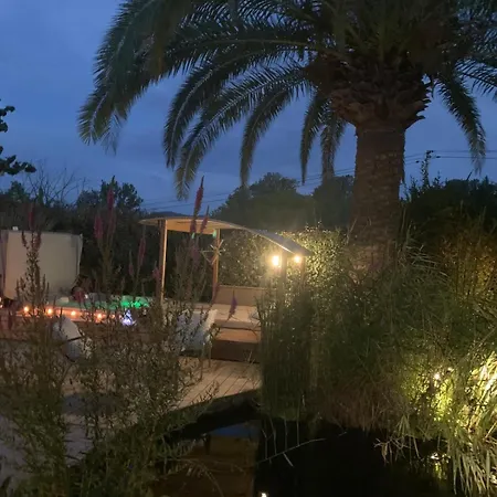 Villa Modern With Hot Tub, 6p