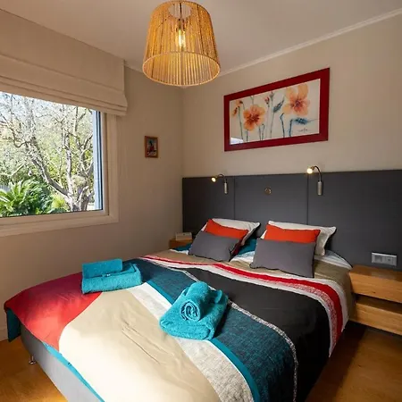 Modern With Hot Tub, 6p *