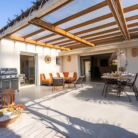 Modern With Hot Tub, 6p *