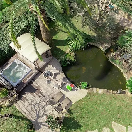 Modern With Hot Tub, 6p *